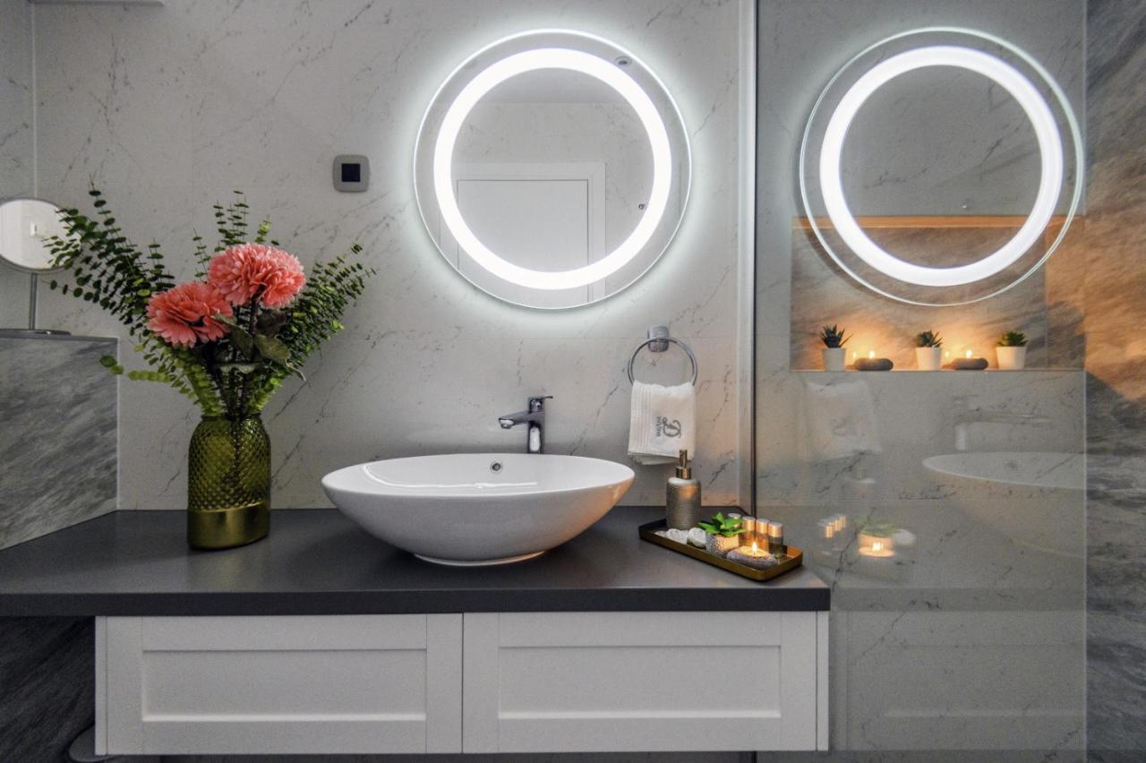 Divine Luxury Apartment Purple Zara Esterno foto