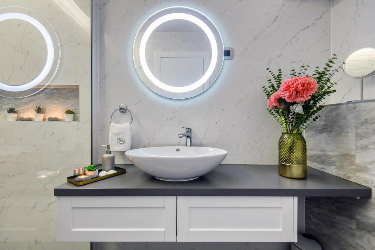Divine Luxury Apartment Purple Zara Esterno foto